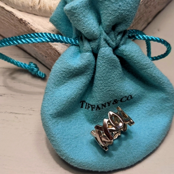 Tiffany & Co. Ring, Size 6, Sterling Silver - Picture 2 of 9